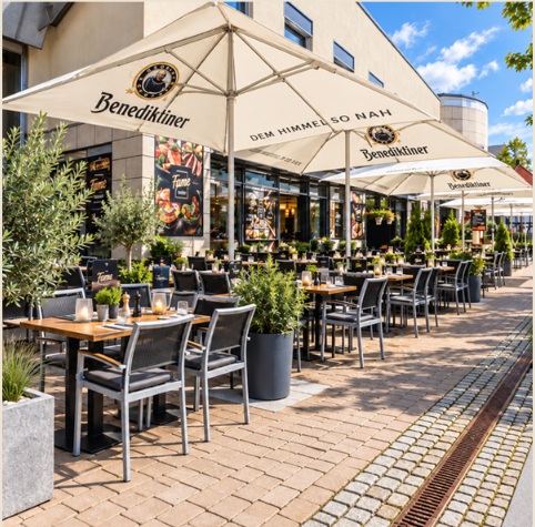 Außengastronomie des FAME Restaurants in Suhl bei sonnigem Wetter